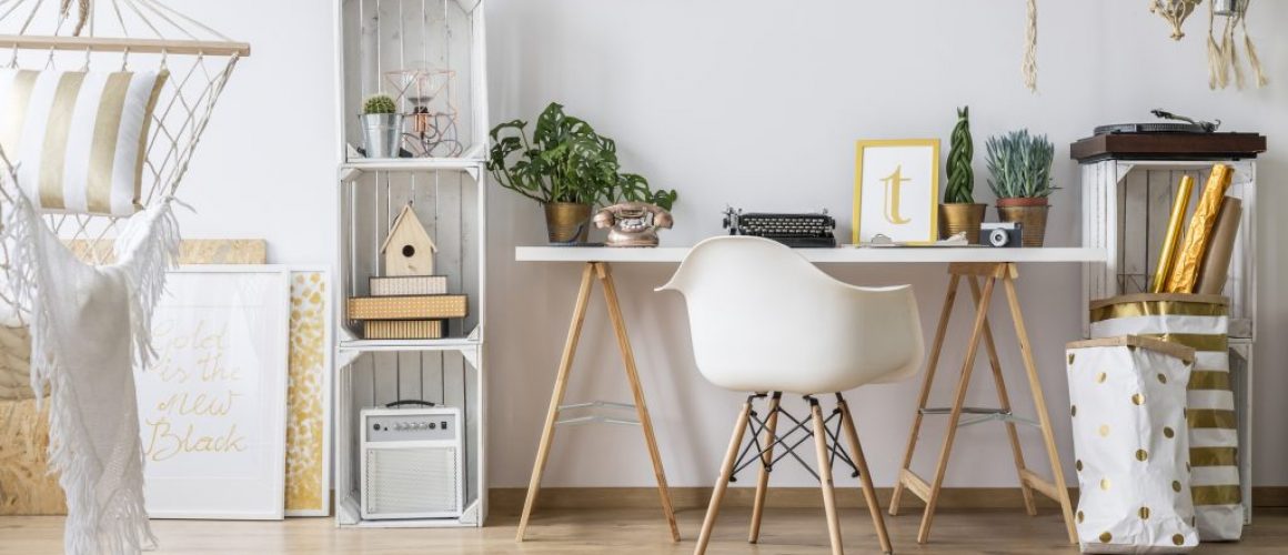 Flat with desk and chair